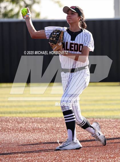 Thumbnail 1 in Melissa @ Aledo (UIL 5A D1 Girls Softball State Semi-Final) photogallery.