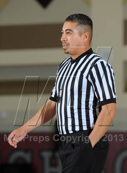 Thumbnail 1 in Calabasas vs. Etiwanda (MaxPreps Holiday Classic) photogallery.