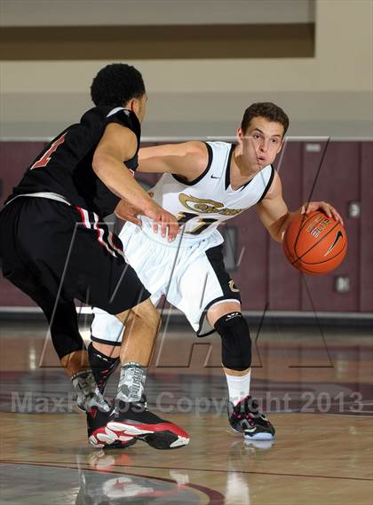 Thumbnail 2 in Calabasas vs. Etiwanda (MaxPreps Holiday Classic) photogallery.