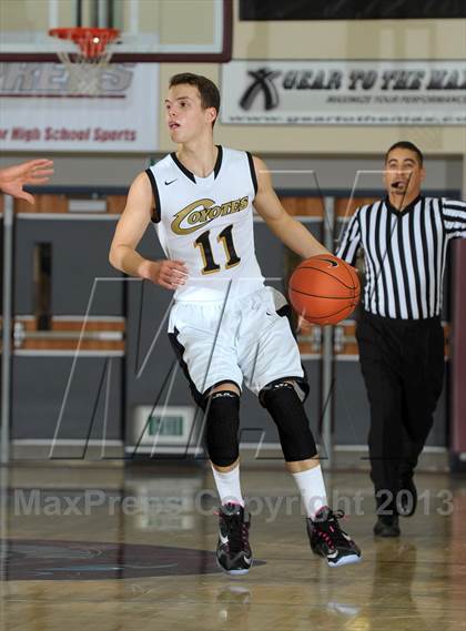 Thumbnail 2 in Calabasas vs. Etiwanda (MaxPreps Holiday Classic) photogallery.
