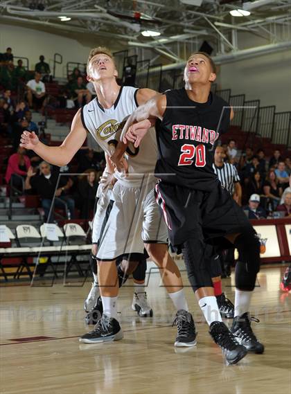 Thumbnail 3 in Calabasas vs. Etiwanda (MaxPreps Holiday Classic) photogallery.