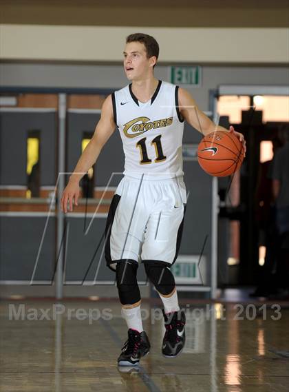 Thumbnail 3 in Calabasas vs. Etiwanda (MaxPreps Holiday Classic) photogallery.