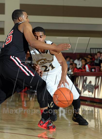 Thumbnail 1 in Calabasas vs. Etiwanda (MaxPreps Holiday Classic) photogallery.