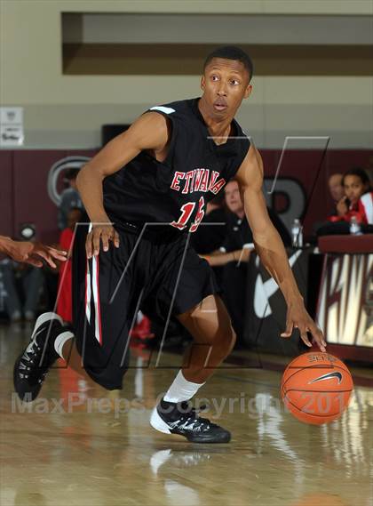 Thumbnail 2 in Calabasas vs. Etiwanda (MaxPreps Holiday Classic) photogallery.