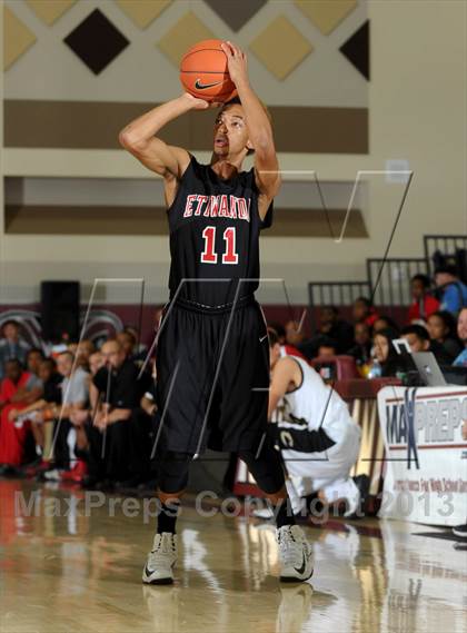 Thumbnail 1 in Calabasas vs. Etiwanda (MaxPreps Holiday Classic) photogallery.
