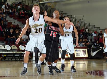 Thumbnail 3 in Calabasas vs. Etiwanda (MaxPreps Holiday Classic) photogallery.