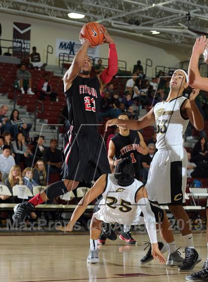 Thumbnail 1 in Calabasas vs. Etiwanda (MaxPreps Holiday Classic) photogallery.