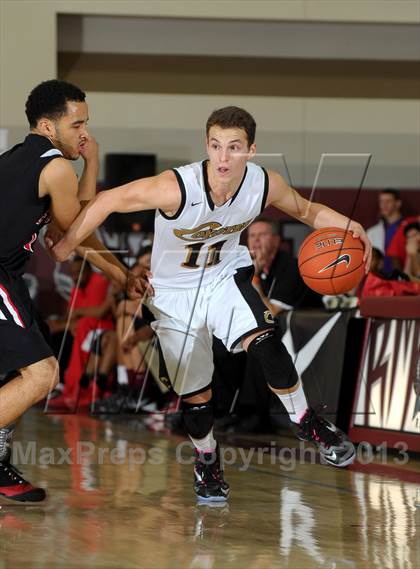 Thumbnail 1 in Calabasas vs. Etiwanda (MaxPreps Holiday Classic) photogallery.
