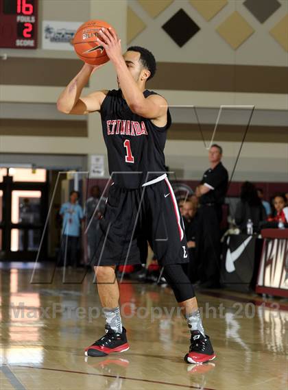 Thumbnail 2 in Calabasas vs. Etiwanda (MaxPreps Holiday Classic) photogallery.