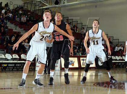 Thumbnail 1 in Calabasas vs. Etiwanda (MaxPreps Holiday Classic) photogallery.