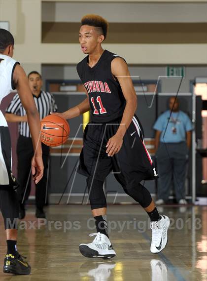 Thumbnail 1 in Calabasas vs. Etiwanda (MaxPreps Holiday Classic) photogallery.