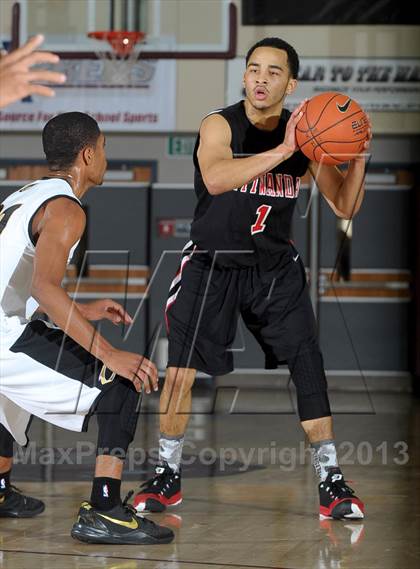 Thumbnail 1 in Calabasas vs. Etiwanda (MaxPreps Holiday Classic) photogallery.
