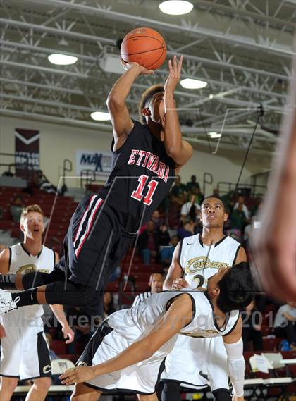Thumbnail 1 in Calabasas vs. Etiwanda (MaxPreps Holiday Classic) photogallery.