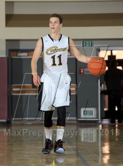 Thumbnail 1 in Calabasas vs. Etiwanda (MaxPreps Holiday Classic) photogallery.