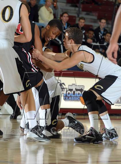 Thumbnail 2 in Calabasas vs. Etiwanda (MaxPreps Holiday Classic) photogallery.