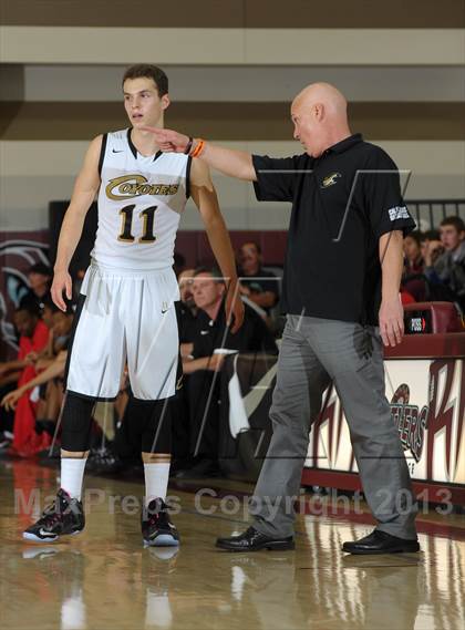 Thumbnail 1 in Calabasas vs. Etiwanda (MaxPreps Holiday Classic) photogallery.