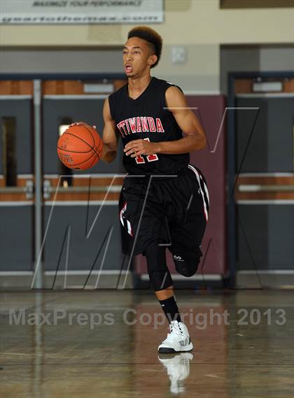 Thumbnail 1 in Calabasas vs. Etiwanda (MaxPreps Holiday Classic) photogallery.