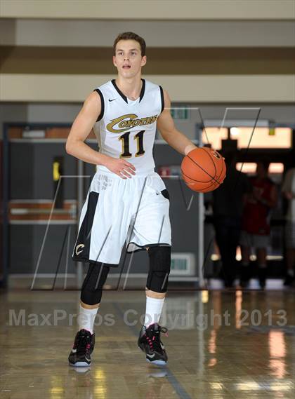 Thumbnail 2 in Calabasas vs. Etiwanda (MaxPreps Holiday Classic) photogallery.