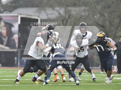 Thumbnail 2 in Bellevue vs. Kennewick (WIAA 3A Final) photogallery.