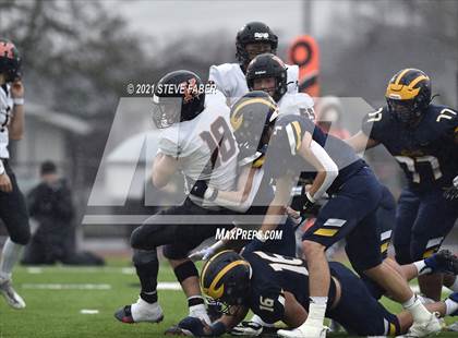 Thumbnail 3 in Bellevue vs. Kennewick (WIAA 3A Final) photogallery.
