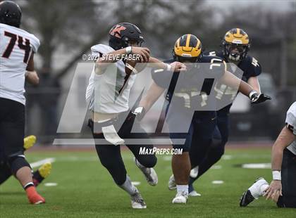 Thumbnail 2 in Bellevue vs. Kennewick (WIAA 3A Final) photogallery.