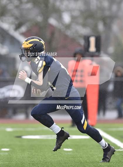 Thumbnail 1 in Bellevue vs. Kennewick (WIAA 3A Final) photogallery.