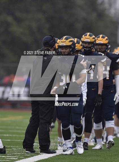 Thumbnail 2 in Bellevue vs. Kennewick (WIAA 3A Final) photogallery.