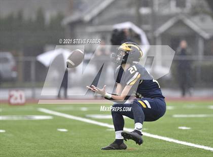 Thumbnail 2 in Bellevue vs. Kennewick (WIAA 3A Final) photogallery.