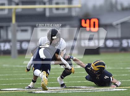 Thumbnail 2 in Bellevue vs. Kennewick (WIAA 3A Final) photogallery.
