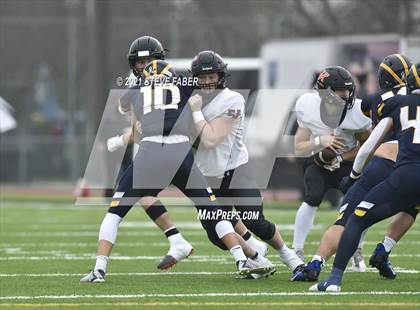 Thumbnail 1 in Bellevue vs. Kennewick (WIAA 3A Final) photogallery.