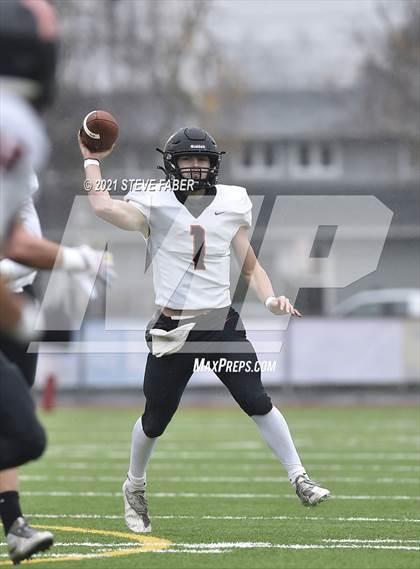 Thumbnail 2 in Bellevue vs. Kennewick (WIAA 3A Final) photogallery.