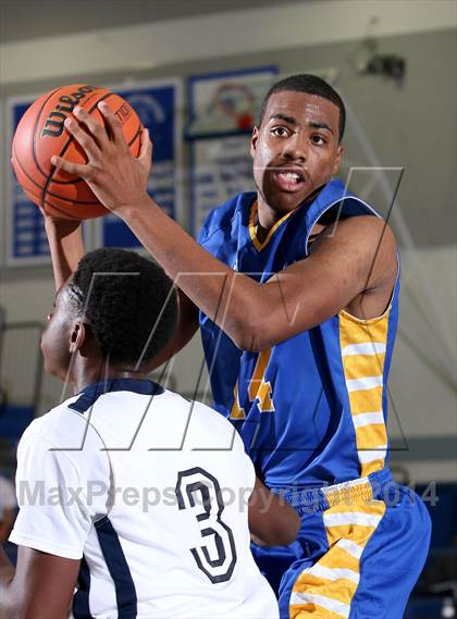 Thumbnail 3 in Muir vs. Mayfair (Cavalier Classic) photogallery.