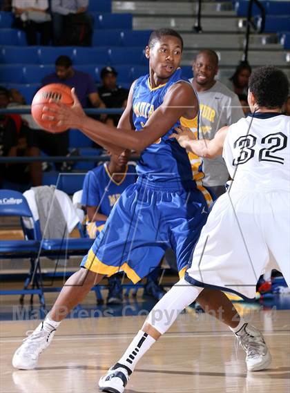 Thumbnail 3 in Muir vs. Mayfair (Cavalier Classic) photogallery.