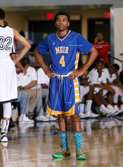Thumbnail 3 in Muir vs. Mayfair (Cavalier Classic) photogallery.