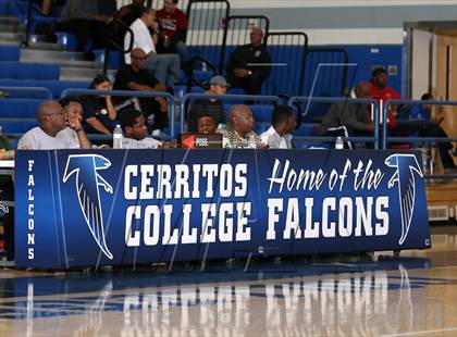 Thumbnail 1 in Muir vs. Mayfair (Cavalier Classic) photogallery.