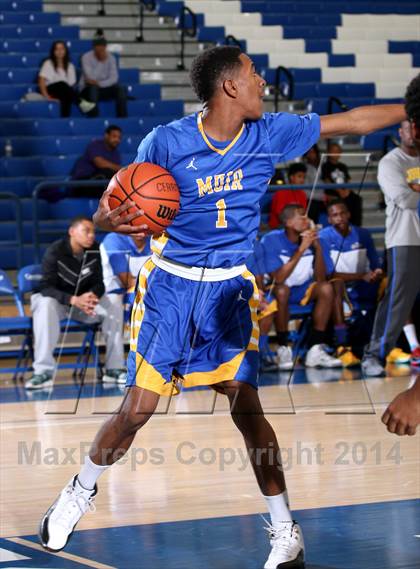 Thumbnail 3 in Muir vs. Mayfair (Cavalier Classic) photogallery.