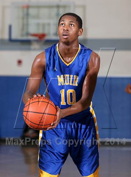 Thumbnail 2 in Muir vs. Mayfair (Cavalier Classic) photogallery.