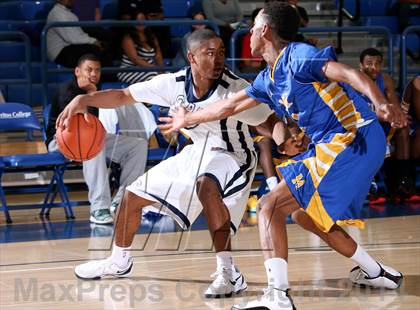Thumbnail 3 in Muir vs. Mayfair (Cavalier Classic) photogallery.