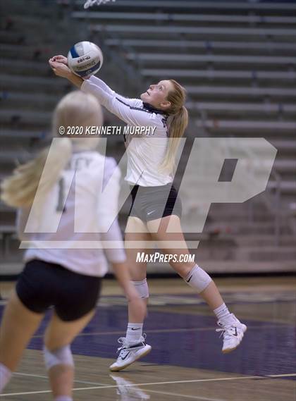 Thumbnail 3 in Midlothian vs Forney Playoff 5A Bi-District photogallery.