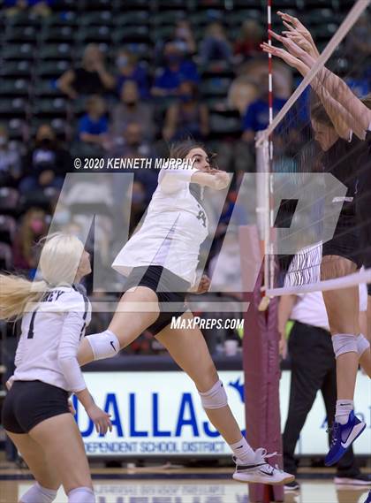 Thumbnail 2 in Midlothian vs Forney Playoff 5A Bi-District photogallery.