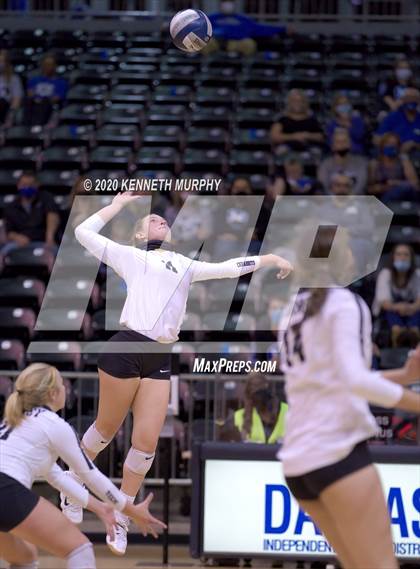 Thumbnail 1 in Midlothian vs Forney Playoff 5A Bi-District photogallery.