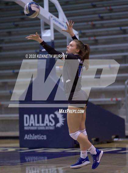 Thumbnail 3 in Midlothian vs Forney Playoff 5A Bi-District photogallery.