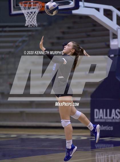 Thumbnail 1 in Midlothian vs Forney Playoff 5A Bi-District photogallery.