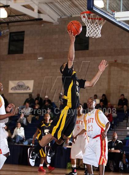 Thumbnail 1 in Taft vs Bishop Montgomery (Mission Prep Christmas Classic)  photogallery.