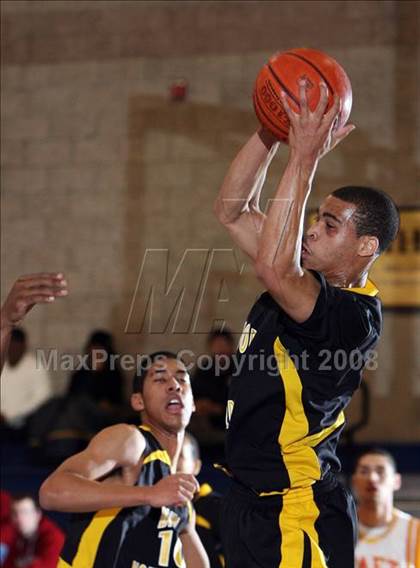 Thumbnail 1 in Taft vs Bishop Montgomery (Mission Prep Christmas Classic)  photogallery.