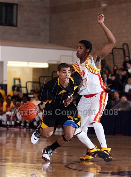 Thumbnail 2 in Taft vs Bishop Montgomery (Mission Prep Christmas Classic)  photogallery.