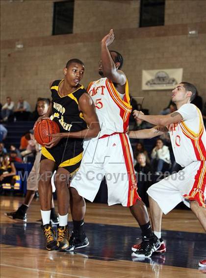 Thumbnail 3 in Taft vs Bishop Montgomery (Mission Prep Christmas Classic)  photogallery.