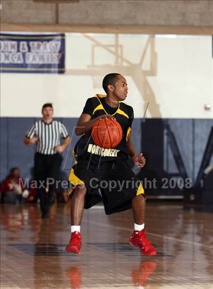 Thumbnail 2 in Taft vs Bishop Montgomery (Mission Prep Christmas Classic)  photogallery.