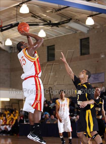 Thumbnail 2 in Taft vs Bishop Montgomery (Mission Prep Christmas Classic)  photogallery.