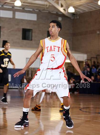 Thumbnail 3 in Taft vs Bishop Montgomery (Mission Prep Christmas Classic)  photogallery.